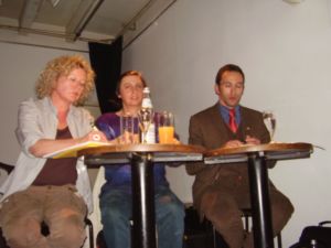 Porth 2006 © Linke Bühneseite mit Frau Lösing, Frau Hacker und Herr Bebek.