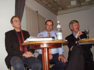 Porth 2005 © Rechte Bühnenseite mit Herr Wenzel, Herrn Helberg und Herrn  Meyer.