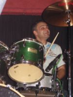 Porth , 2006 © Athanasios "Zacky" Tsoukas saß den Abend am Schlagzeug und unterstütze die and als Gastmusiker.