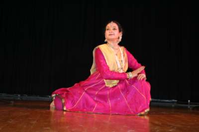 Günter Paust , 2005 © Die Sängerin Jyotika Dayal beim klassischen indischen Kathak-Tanz.