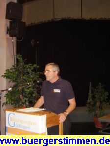 Porth , 2007 © Den kurzen pointierten Vortrag zu einigen Ergebnissen aus verschiedenen Workshops präsentierte Günter Blümel (Leiter der Volkshochschule Göttingen).