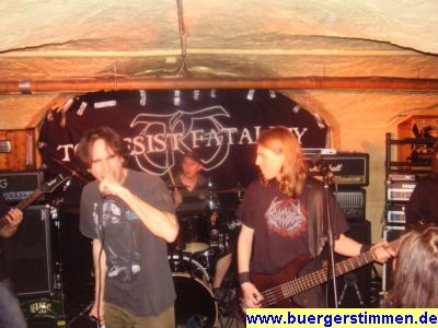 Pressefoto: Porth , 2008 © Andy (links) shoutete auf der Bühne.