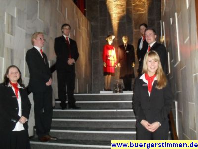 Pressefoto: http://www.buergerstimmen.de/ , 2010 © Wie im letzten Jahr begrüßten die Auszubildenden die Gäste .jpg